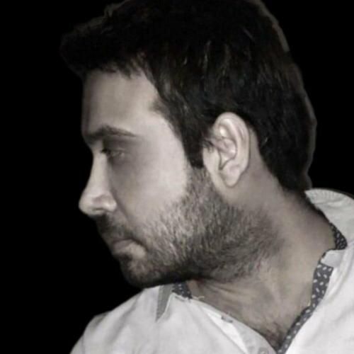 محسن چاوشی لبخند زد و دستامو گرفت اما توی خواب